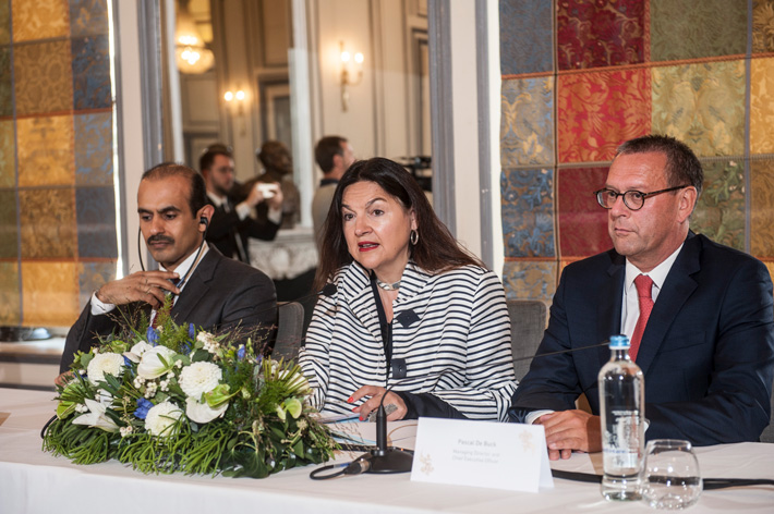De gauche à droite: son Excellence M. Saad Sherida Al-Kaabi, Ministre d'État à l'Énergie du Qatar ainsi que Président et CEO de Qatar Petroleum, Marie-Christine Marghem, Ministre fédérale belge de l'Énergie, de l'Environnement et du Développement durable, et Pascal De Buck, CEO et Président du Comité de direction de Fluxys Belgium